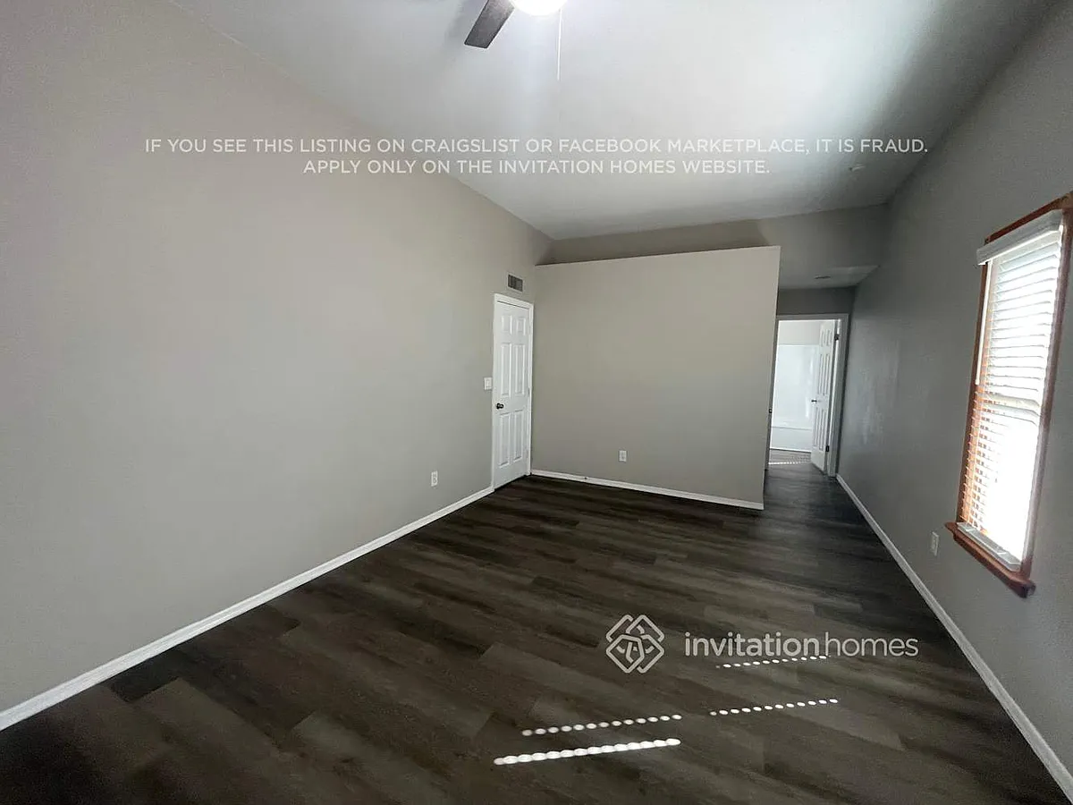 Building Photo - 5439 W North Ln