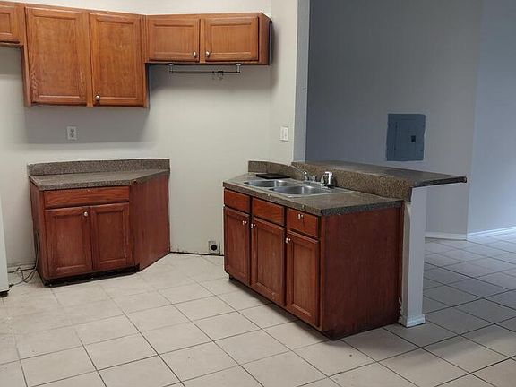 4th image of 1331 N Gevers St Ste 101