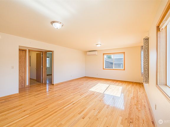 4th image of 1125 W 12th Street