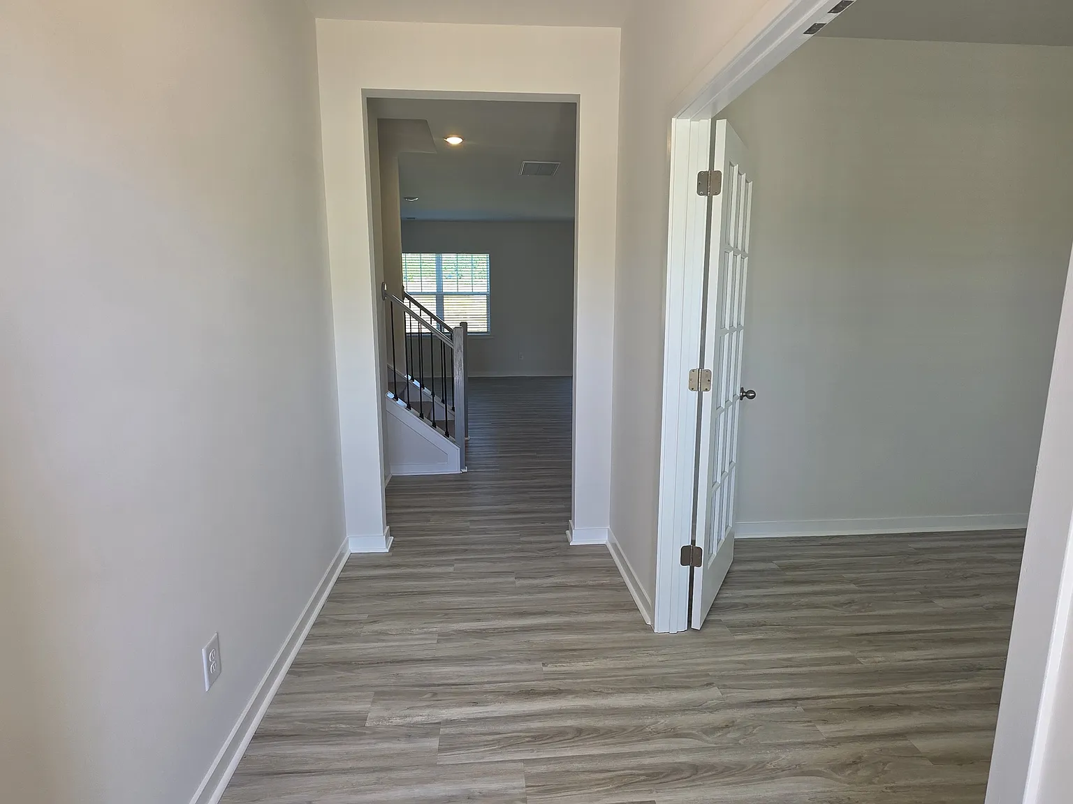 5 bed, 2511 sqft, $2,600 — Photo 2