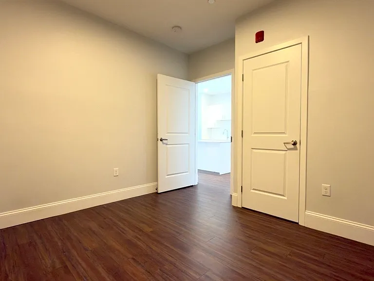 205 Maverick St #412 — Photo 13