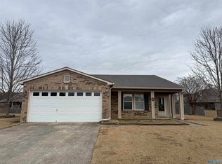 101 Firefly Ln, Owens Cross Roads, AL 35763