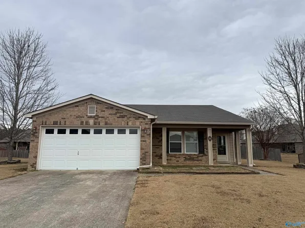 101 Firefly Ln, Owens Cross Roads, AL 35763