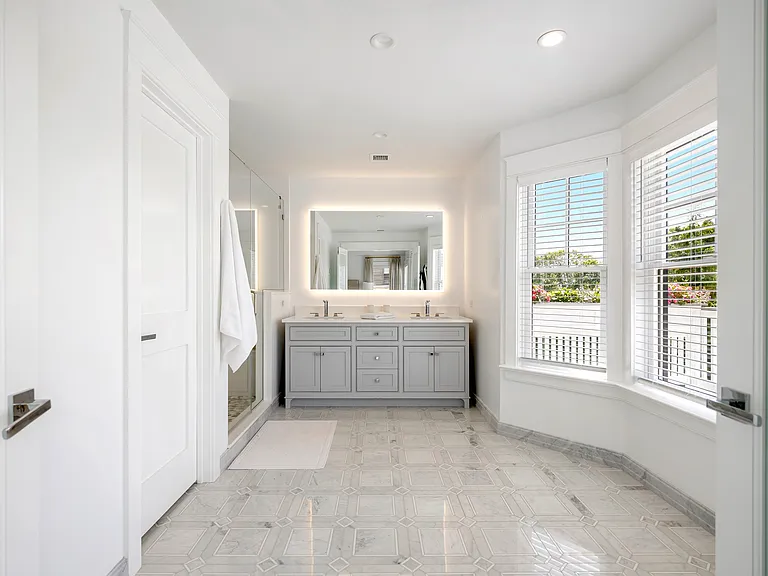 13 Beach Ln — Photo 9