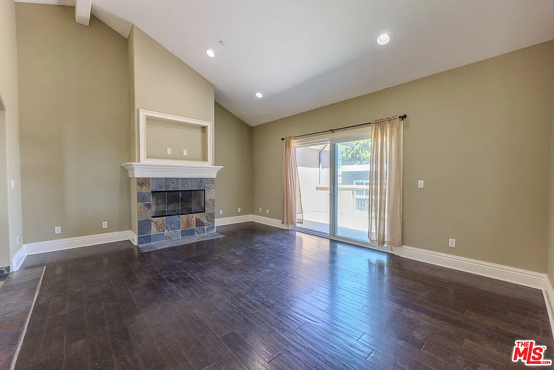 4 bed, 3.0 bath, 1820 sqft, $5,895 — Photo 2