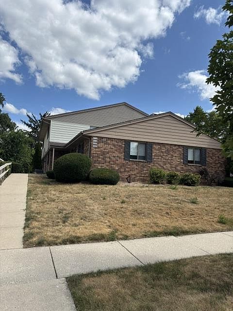 1st image of 9442 W Maple COURT