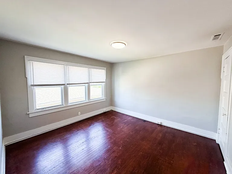 1337 N Waco Ave — Photo 9