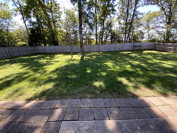 4th image of 2828 Cliffside Dr