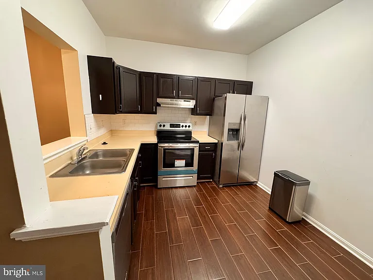 318 Roff Point Dr — Photo 3
