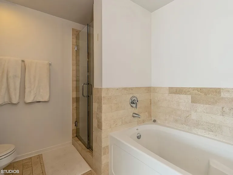 744 W Fullerton Ave #404 — Photo 12