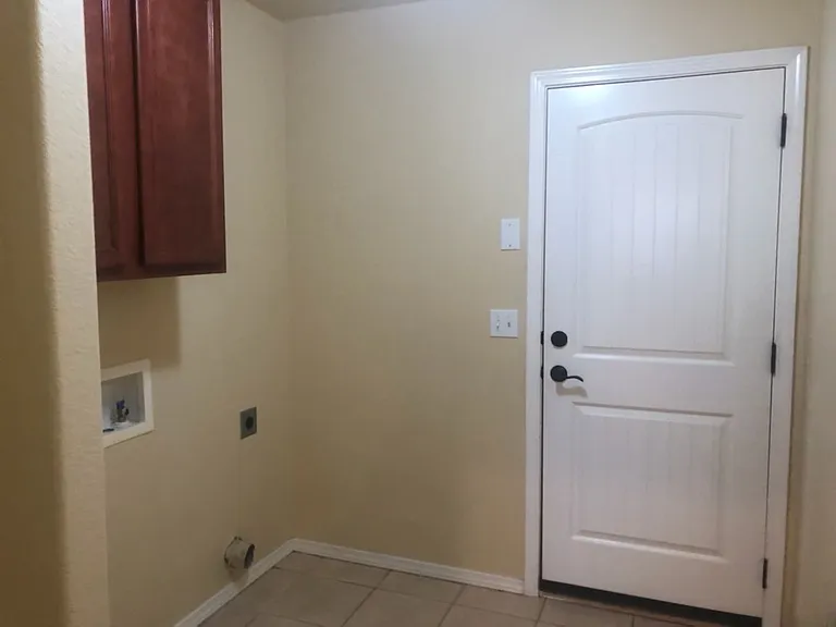 8304 Littlerock Dr — Photo 7