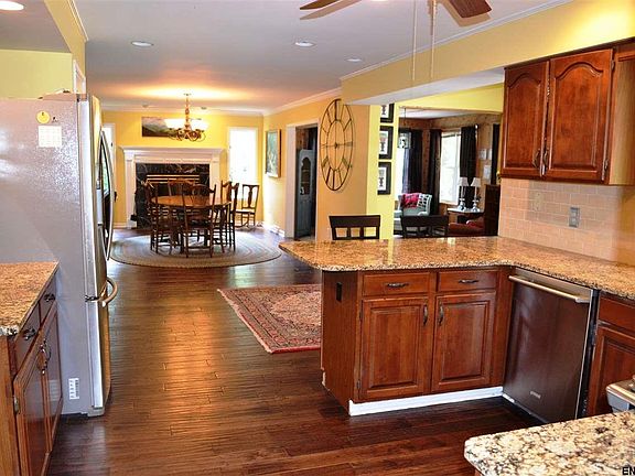 5th image of 421 Danna Joelle Dr