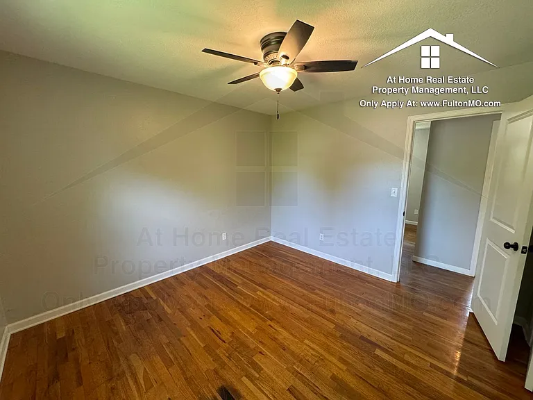 1304 Bradley Ln — Photo 12