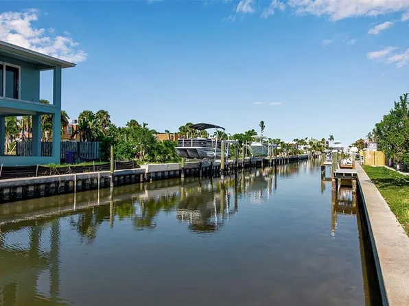 713 Saint Judes Dr S APT 1, Longboat Key, FL 34228