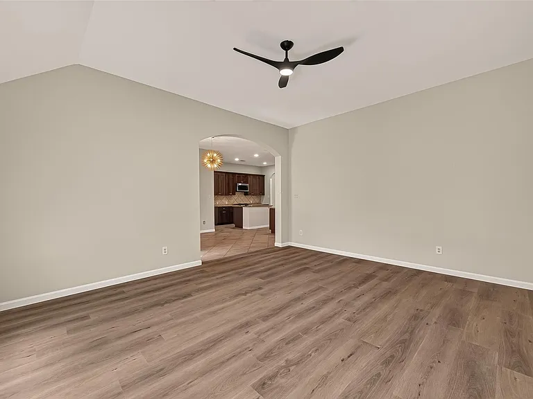 706 Silver Creek Cir — Photo 20