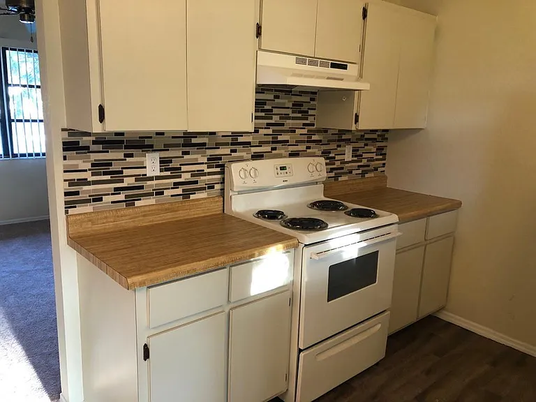 2094 Redmond St #B — Photo 8