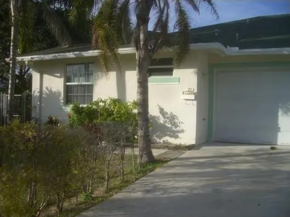 713 NE 4th St, Hallandale Beach, FL 33009