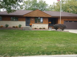 N88W17956 Martin Dr, Menomonee Falls, WI 53051