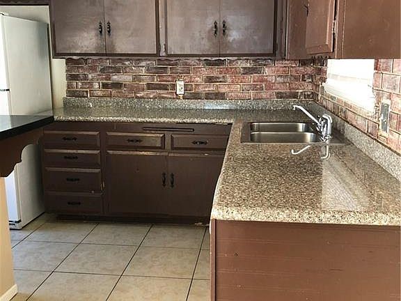 3rd image of 2033 Wengert Ave