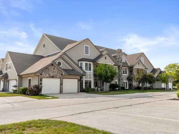 N30W23049 Pineview CIRCLE #4, Pewaukee, WI 53072
