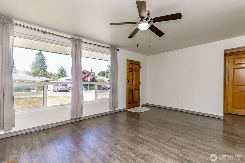 2nd image of 16016 12th Avenue SW