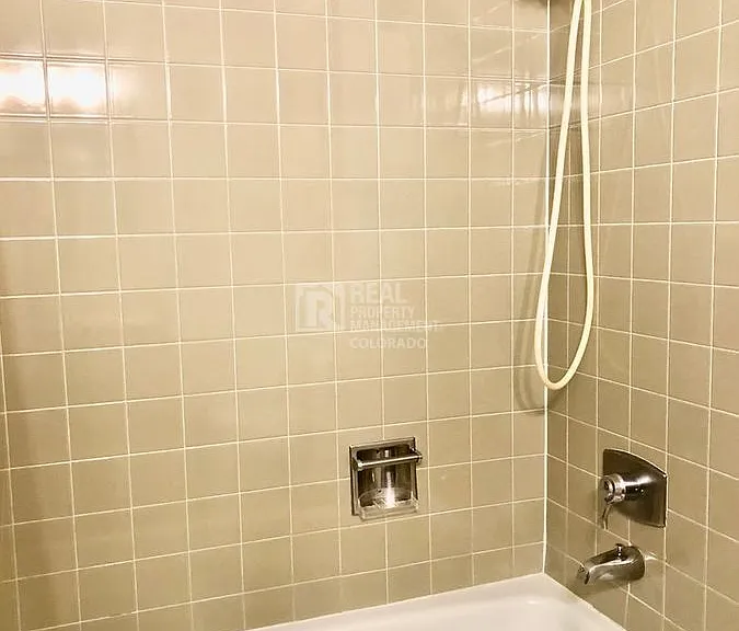 752 Oxford Ln — Photo 10