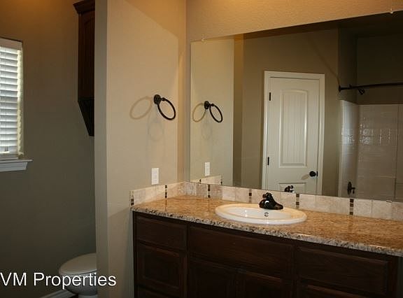 4th image of 511 Fieldstone Dr