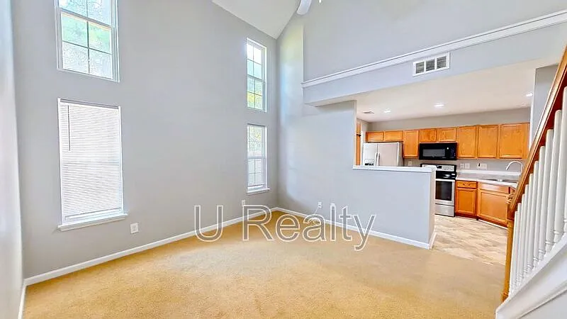 3 bed, 2.5 bath, 1610 sqft, $1,995 — Photo 4