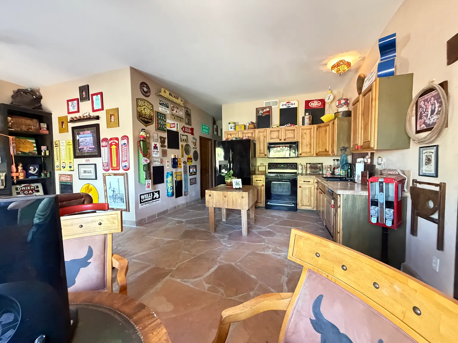 8 bed, 5000 sqft, $6,900 — Photo 4