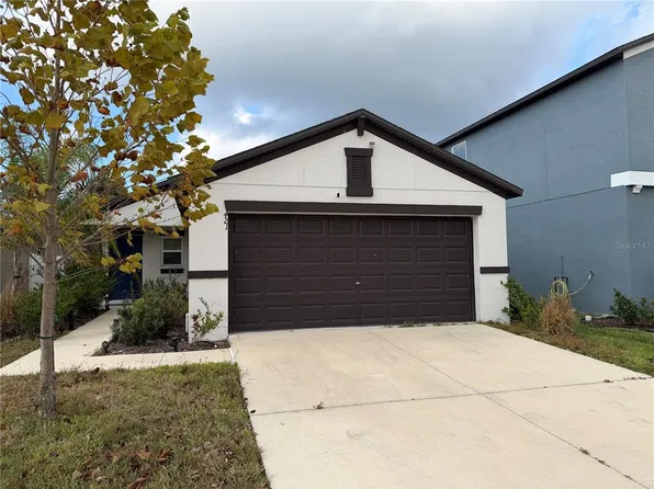 421 Royal Empress Dr, Ruskin, FL 33570