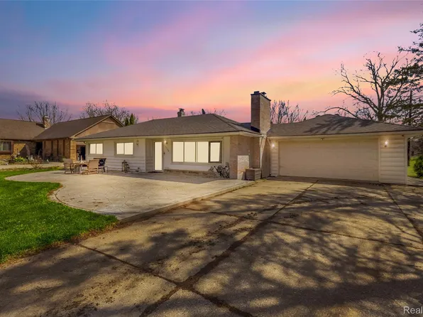 3520 Denson Dr, Sterling Heights, MI 48310
