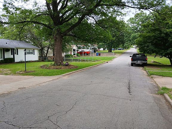 4th image of 2406 S R St