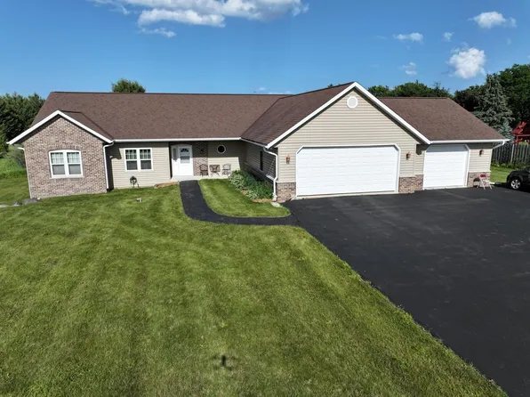 1522 Indian Hill DRIVE, Grafton, WI 53024