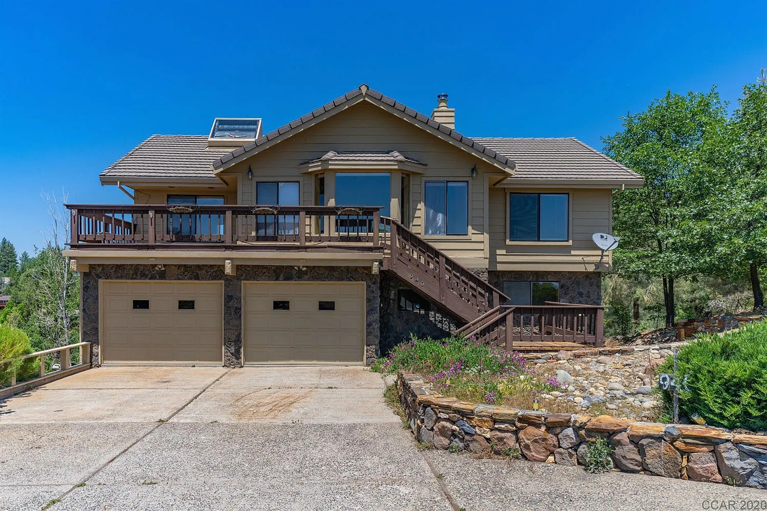 940 Sandalwood Dr photo 1