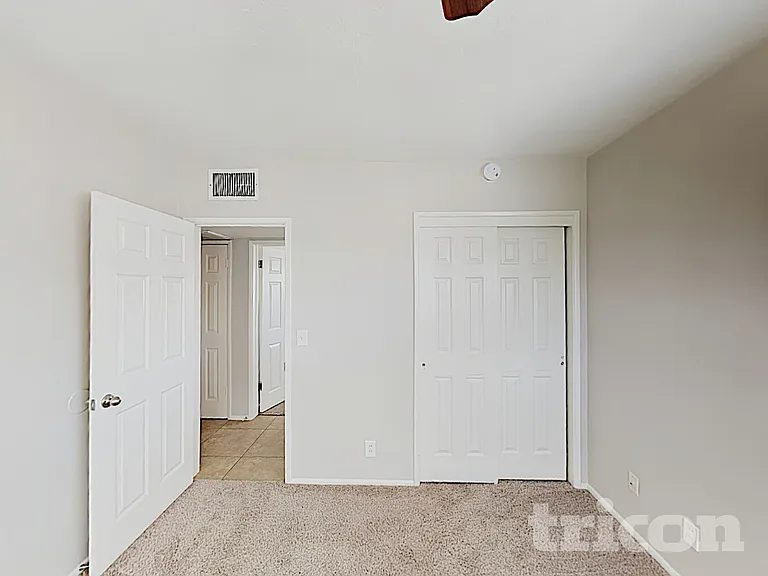 667 W Ivanhoe St — Photo 18