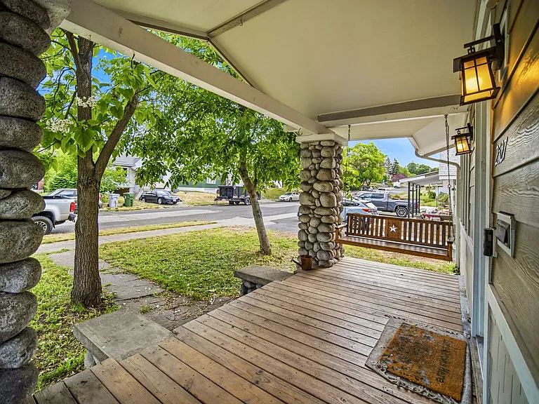 2527 W Liberty Ave — Photo 2