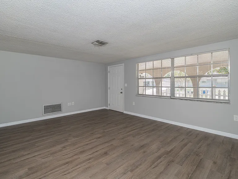 7911 Foxwood Dr — Photo 16