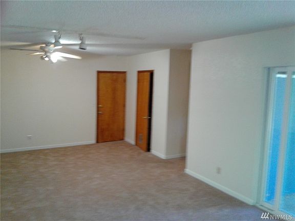 3rd image of 2530 25th St SE