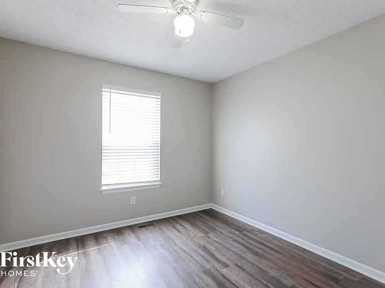 11036 N McKinley Ave — Photo 13