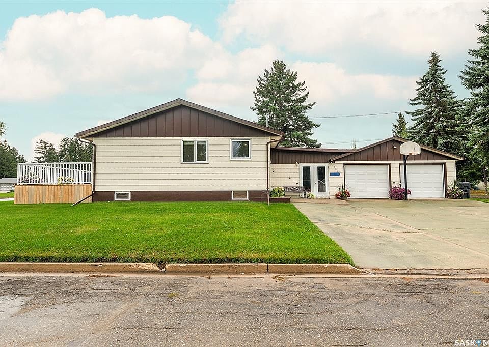 1st image of 301 9th STREET E
