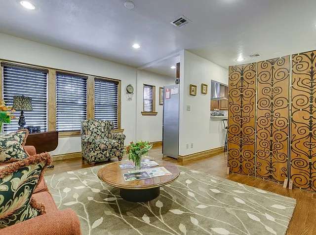 Claremont Apartments — Photo 19