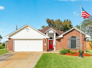 1187 Thomas Dr, Angleton, TX 77515