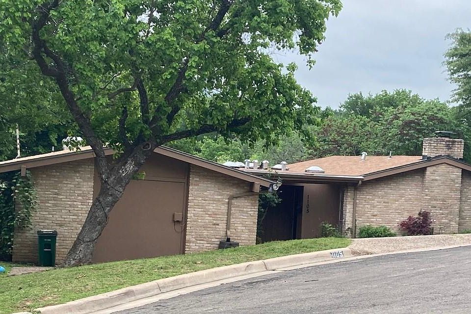 Front of duplex. Unit B is on the left.