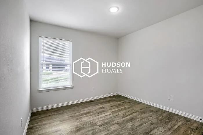 2719 William St — Photo 8