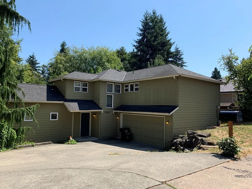 12308 35th Ave NE