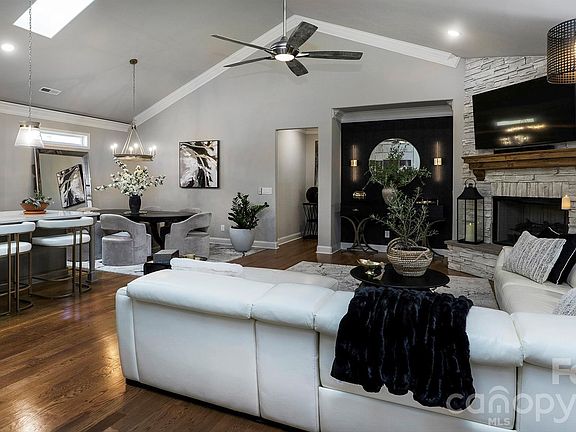 5th image of 5124 Silver Trace Ln