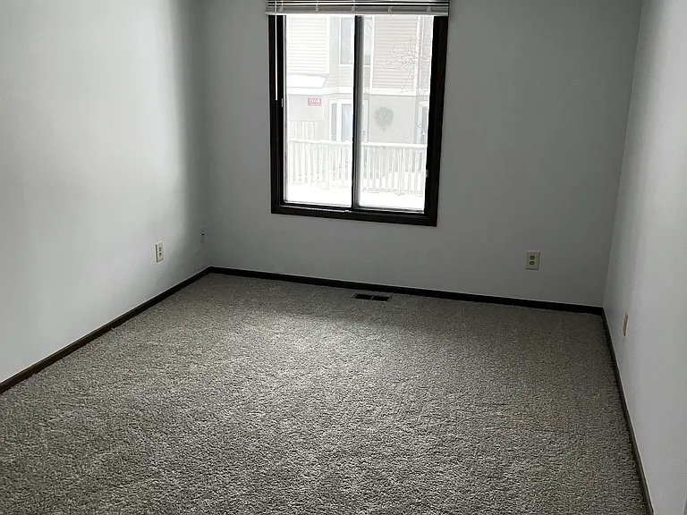 1156 Trailwood S — Photo 13