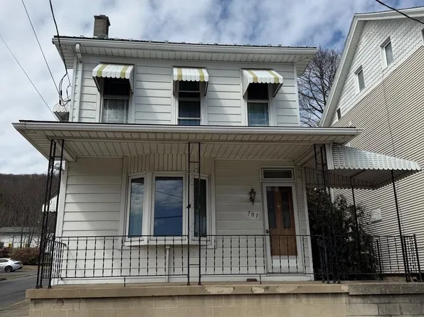 701 E Grand Ave, Tower City, PA 17980