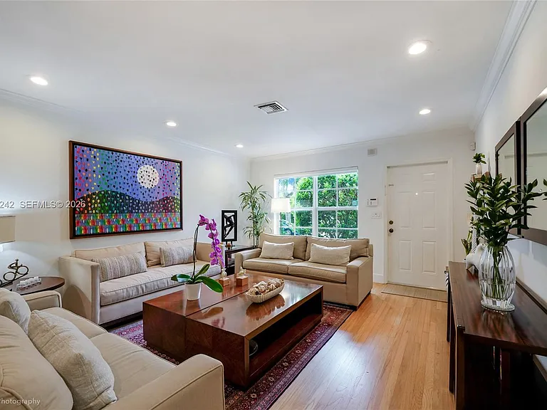 1556 Catalonia Ave — Photo 15