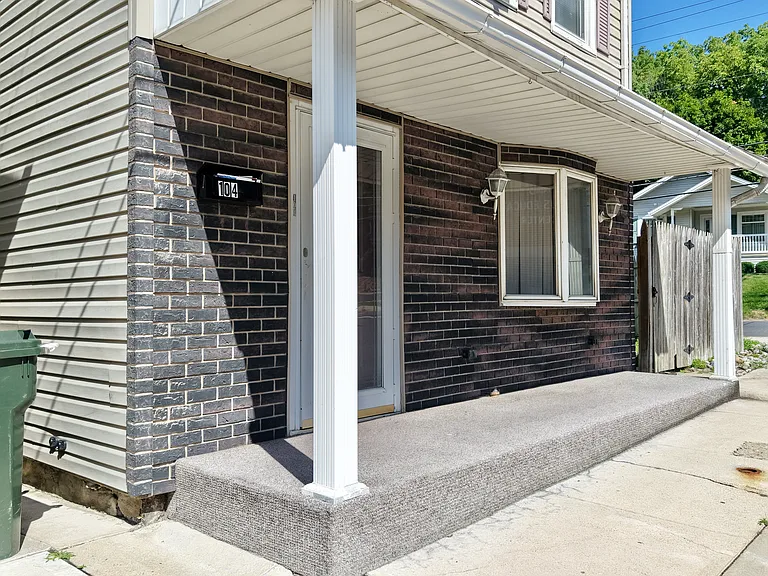 104 Washington St — Photo 6